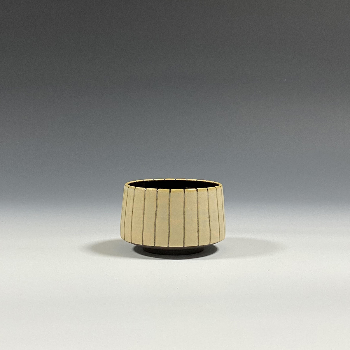 Small black bowl with stripes – amber